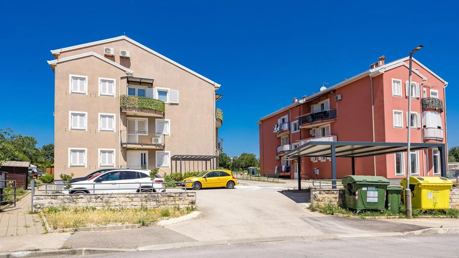 Charming White Apartment With Balcony And Parking Rovinj