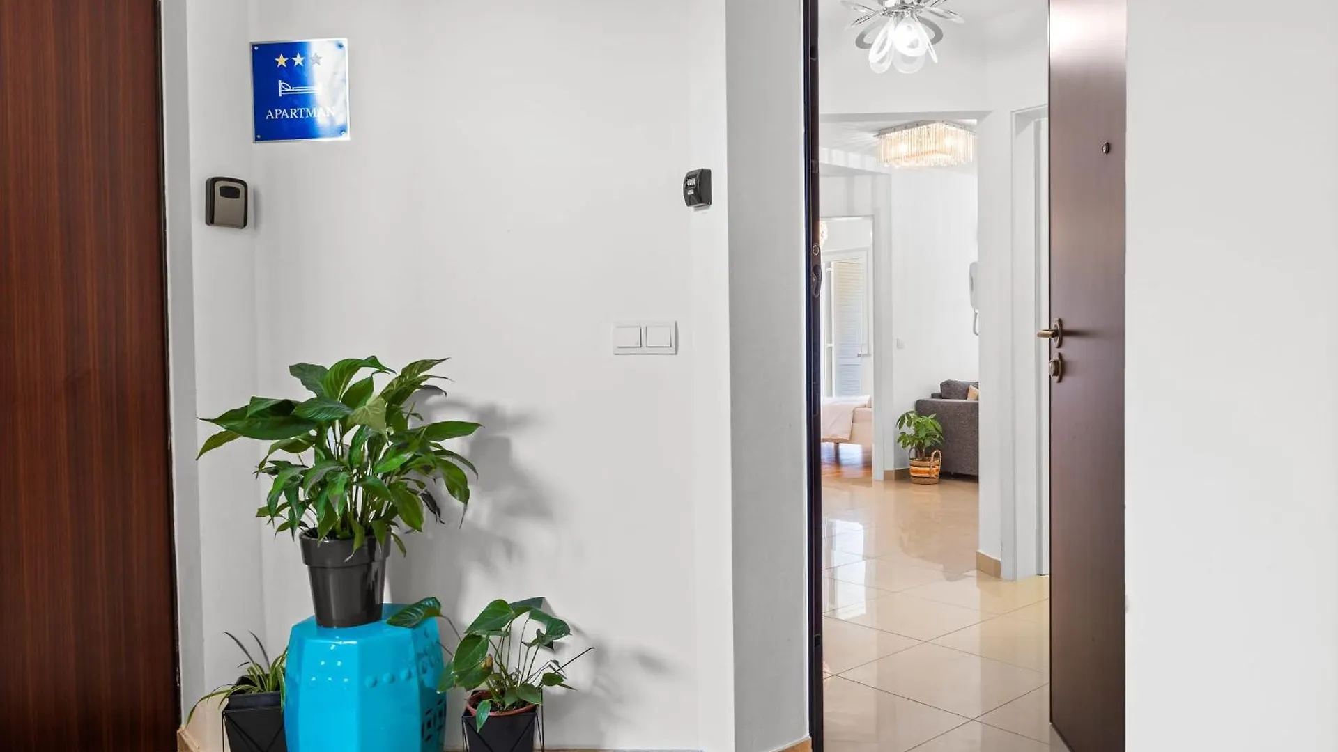 Charming White Apartment With Balcony And Parking Rovinj