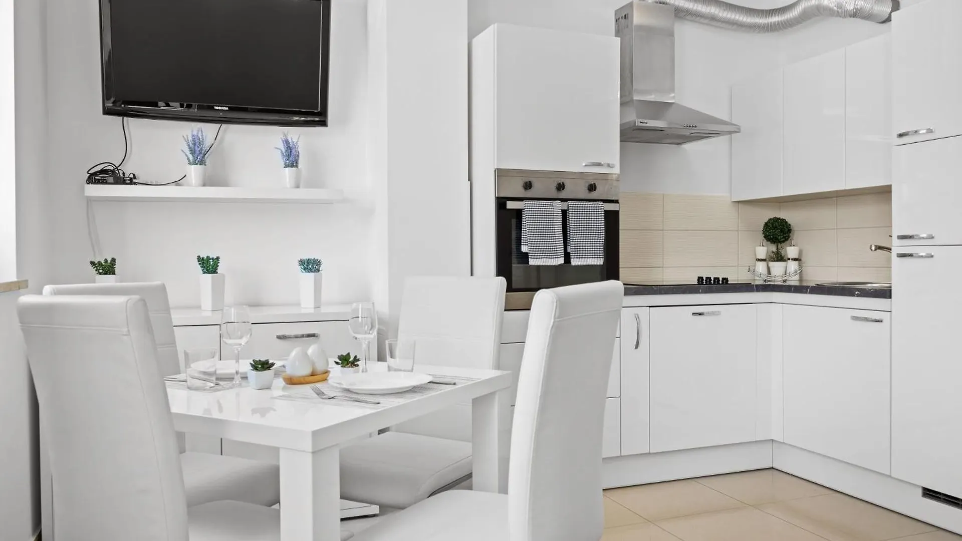 Charming White Apartment With Balcony And Parking Rovinj