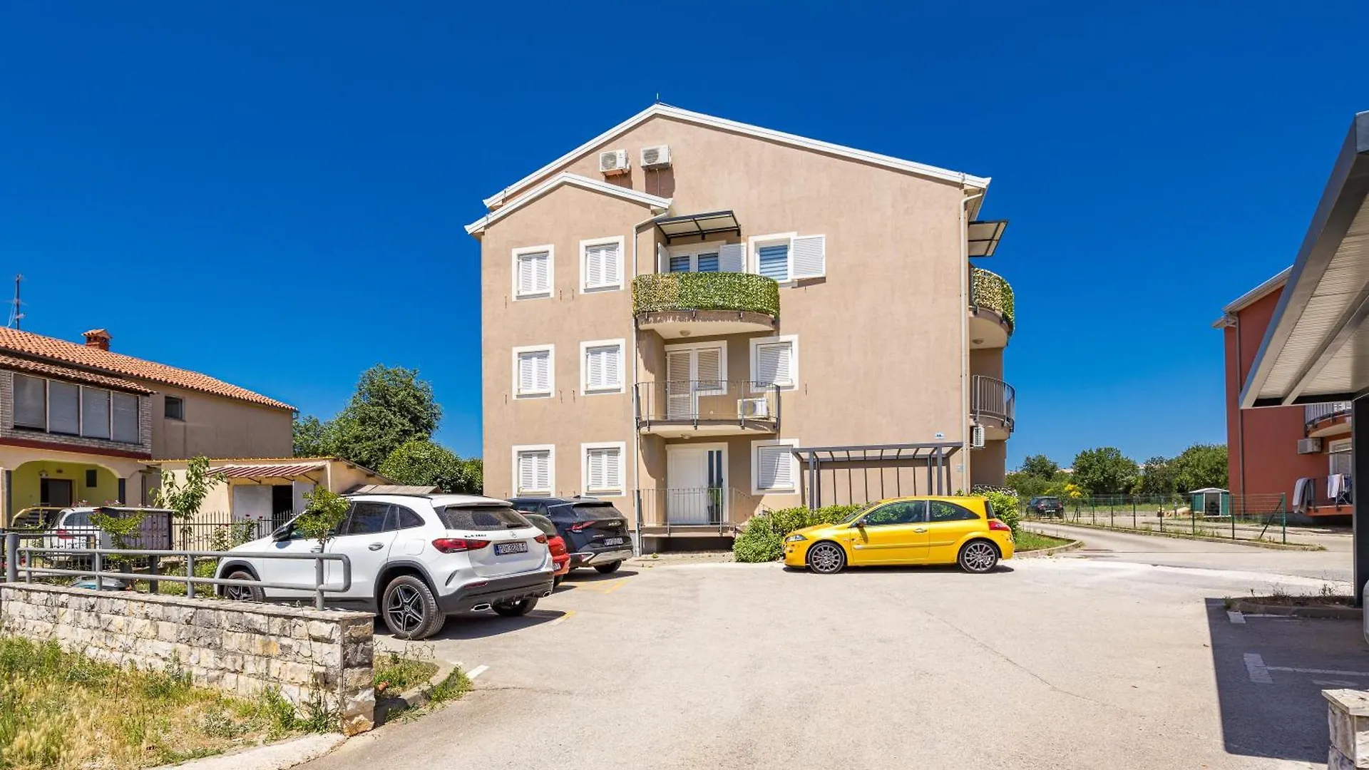 Charming White Apartment With Balcony And Parking Rovinj 0*,  Croatia