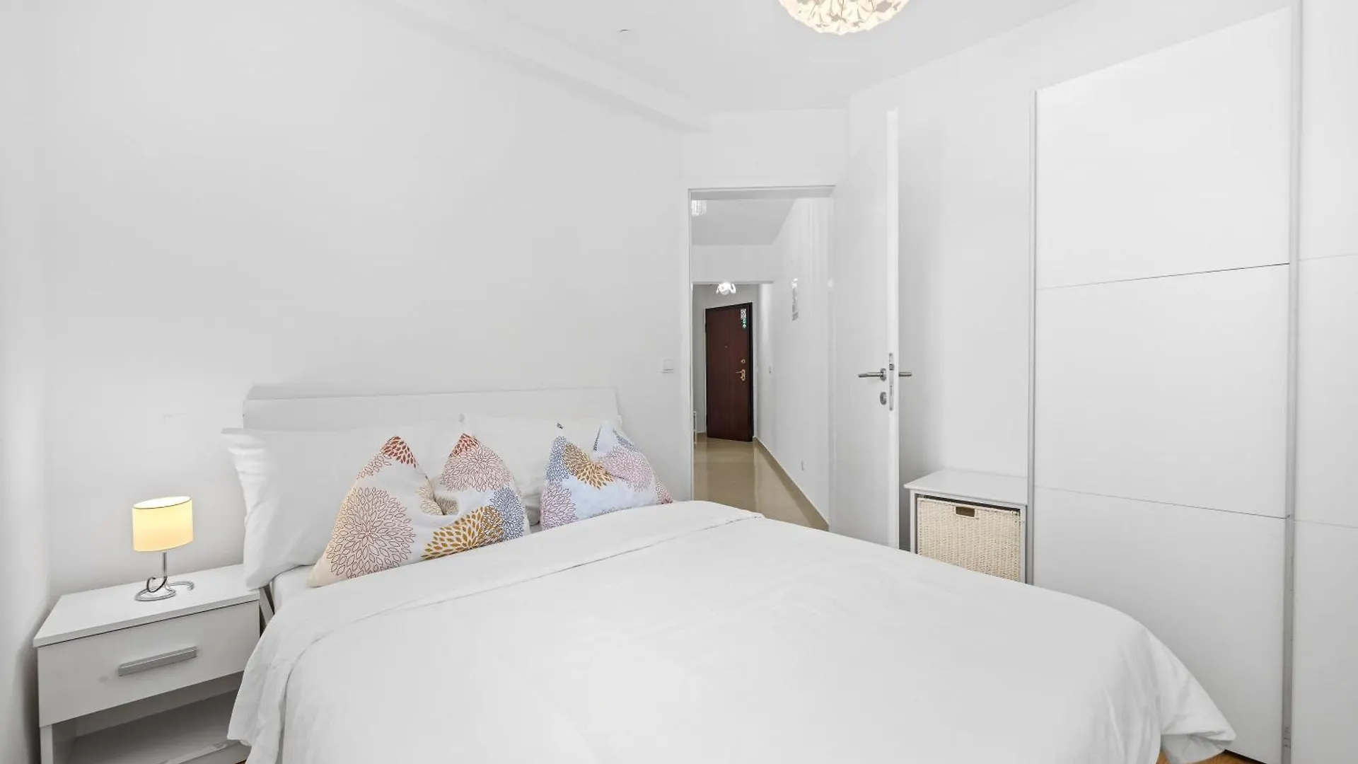 Charming White Apartment With Balcony And Parking Rovigno